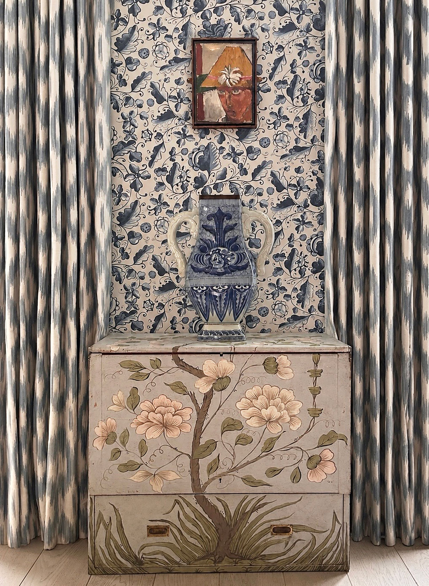 Montelupo-Cabinet+Curtains3.1500x2048