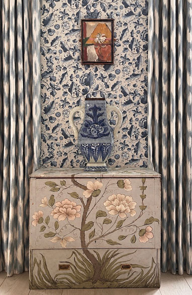 Montelupo-Cabinet+Curtains3.Reveal.382x585